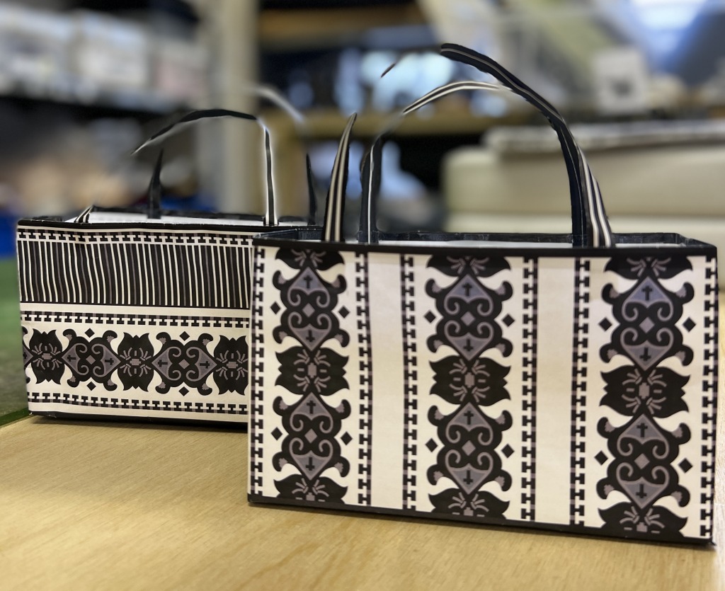 柏ビーズ ハンドバッグ 黒帯柄 （Vintage】ビーズ刺繍バッグ Beaded 
