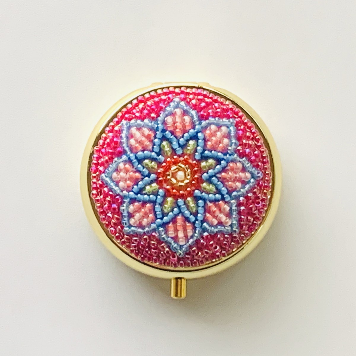 きっとできるキット　ピルケース　ビーズ刺繡キット　ピンク